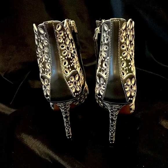 ALAIA LASER CUT 2 TONE LEATHER HIGH HEEL ANKLE BOOTIES - 9 - NEW ! - Picture 3 of 9